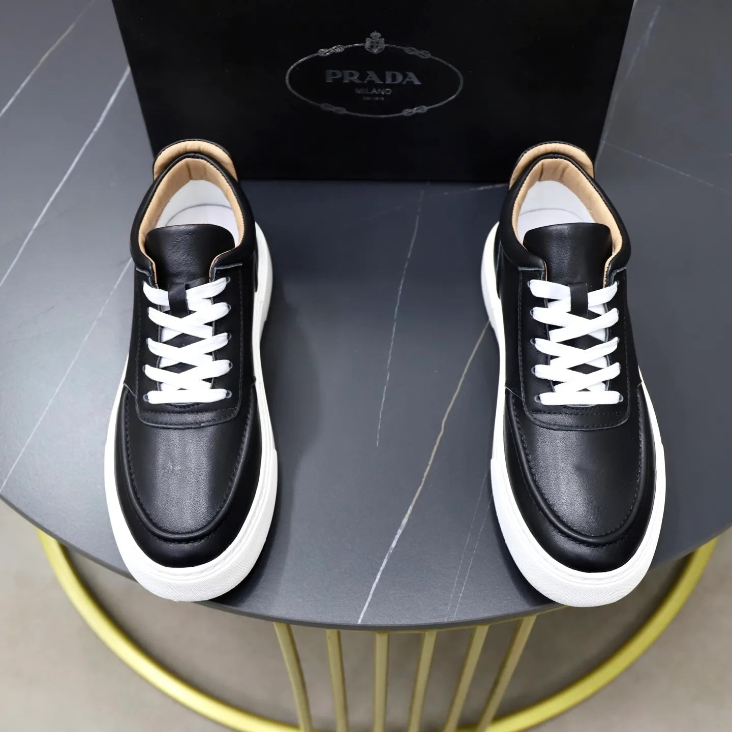 Ex-factory price: 460💰🙅‍♂️🙅‍♂️🙅‍♂️ Brand: PRADA Standard code: 38–44 (45 can be customized) Grade: Same as the official website Material: Original cowhide fabric Comfortable pigskin lining Lightweight wear-resistant outsole Style category: Men's fashionable casual shoes and boots Running sneakers Distinguished luxury brand elements Top luxury Color: actual picture color